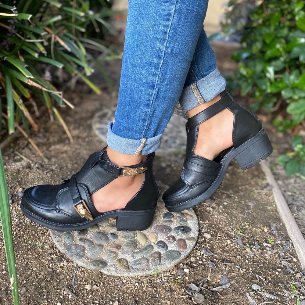 BLACK FAUX LEATHER BOOTIES - Picture 2 of 5